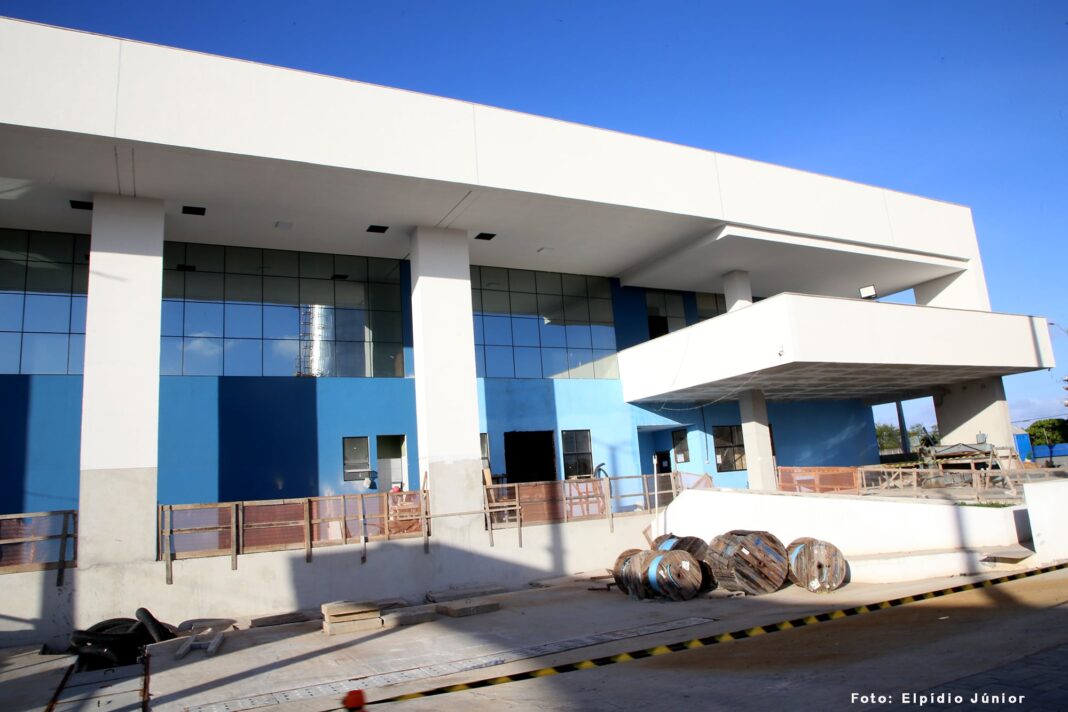 Prefeitura anuncia empréstimo para concluir obra de hospital inaugurado em 2024