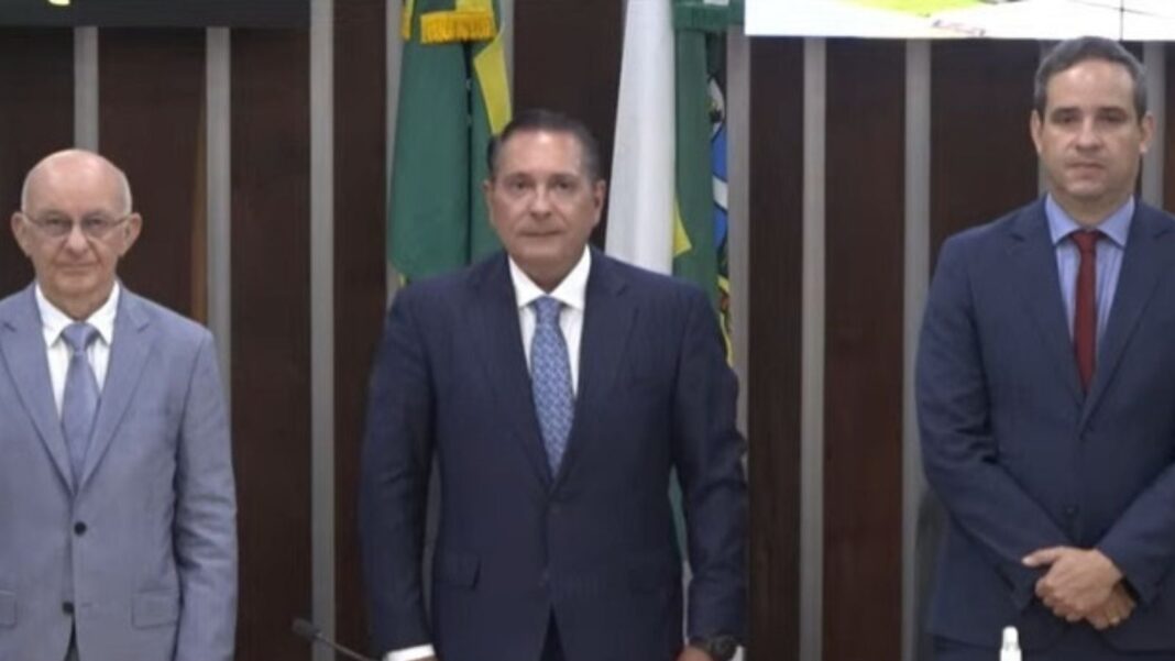 Na abertura do ano legislativo, Cadu Xavier articula apoio de deputados à eleição indireta