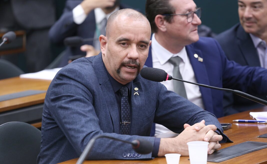 Sargento Gonçalves vota contra medida que garante botijão grátis a famílias pobres