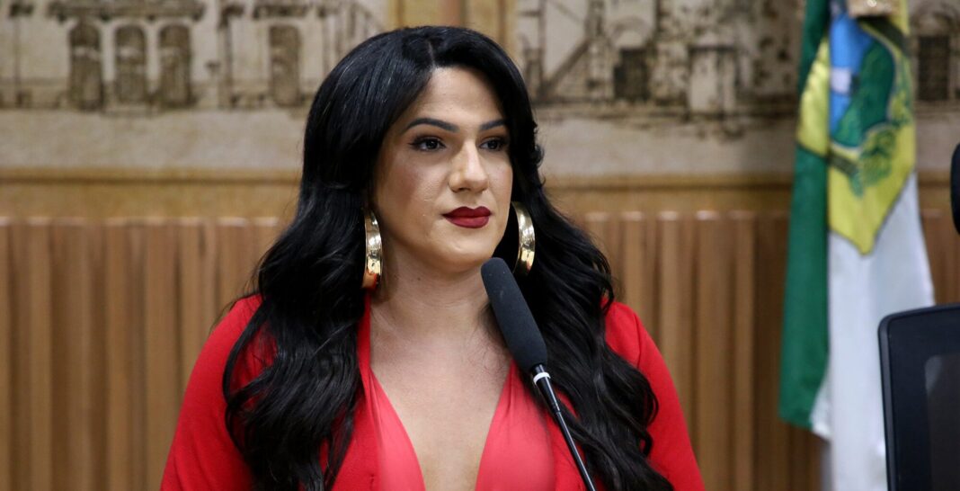 Vereadora Thabatta Pimenta pede desfiliação do PSOL