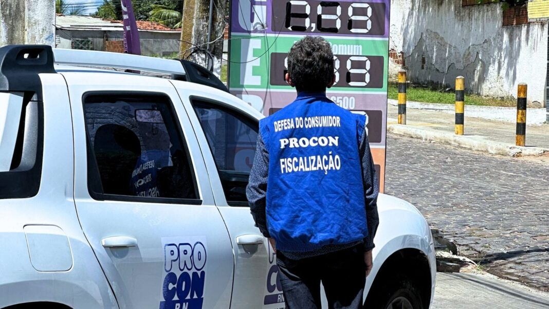 Procon-RN identifica aumento arbitrário da gasolina e autua postos em Natal