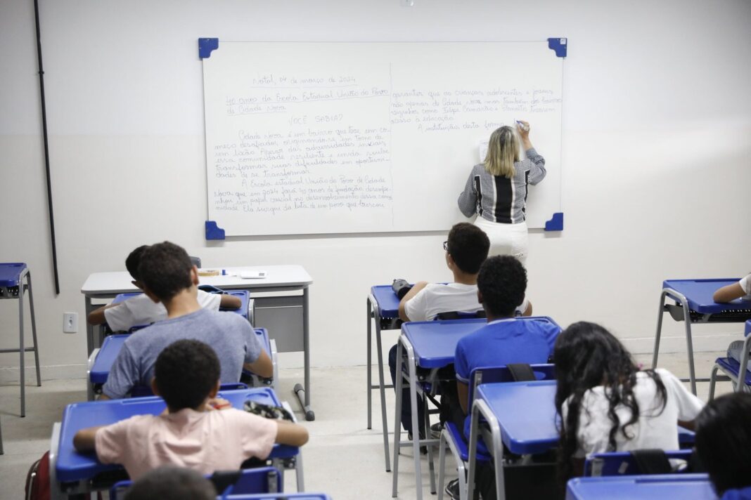 Professores do RN conquistam reajuste salarial de 5,4%