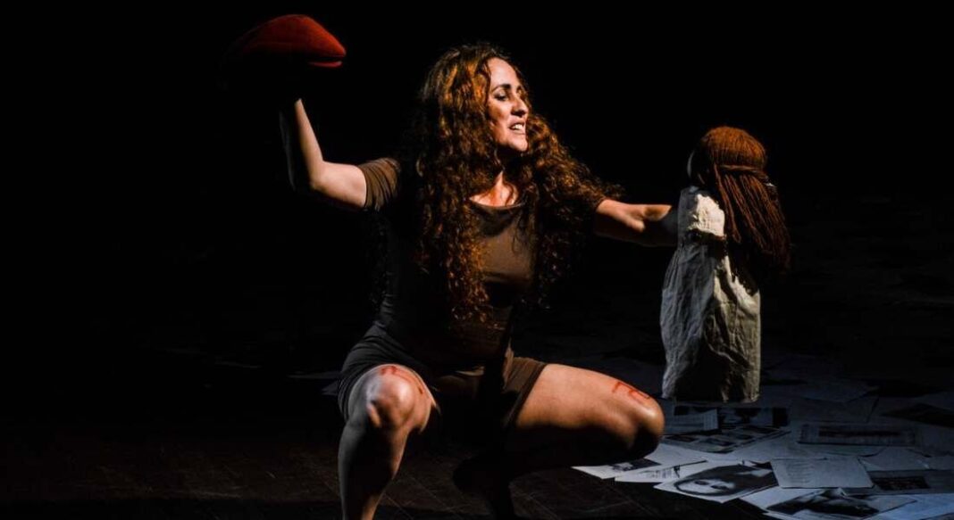A memória que insiste em falar: monólogo sobre Soledad Barrett no TAM