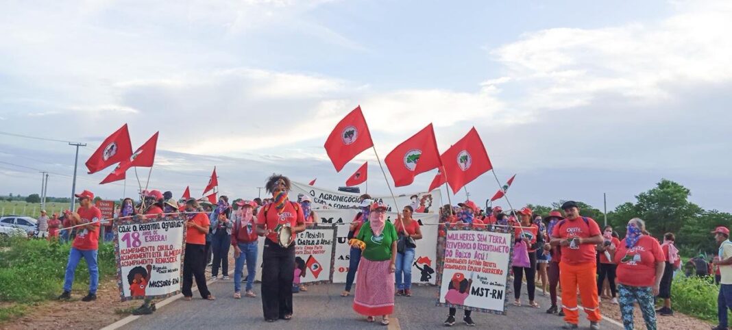 Mulheres do MST fazem protestos em duas regiões do RN