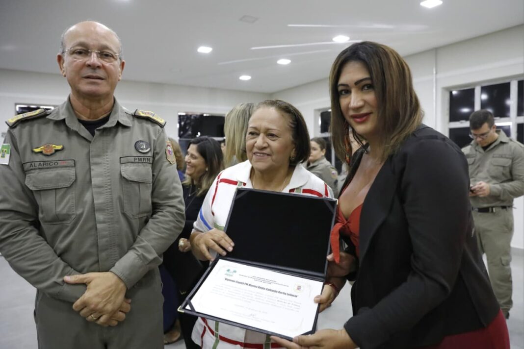 Travesti é homenageada pela Polícia Militar do RN por atuação social