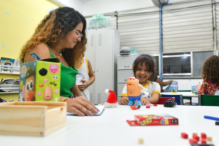 Lei de deputada do PT no RN reconhece cuidado e tarefas domésticas como trabalho