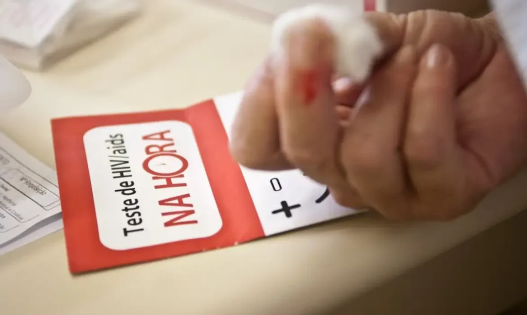 Pesquisa mostra que 53% das notícias sobre HIV no Brasil reforçam preconceitos