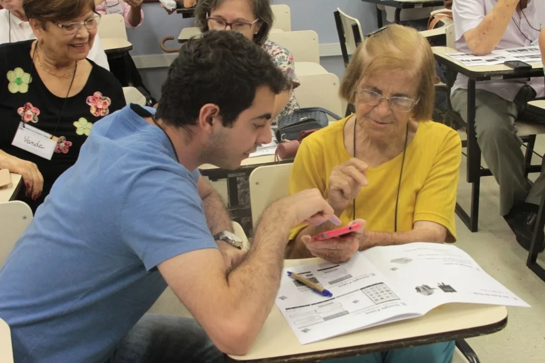 UFRN abre inscrições para curso gratuito de inclusão digital voltado a idosos