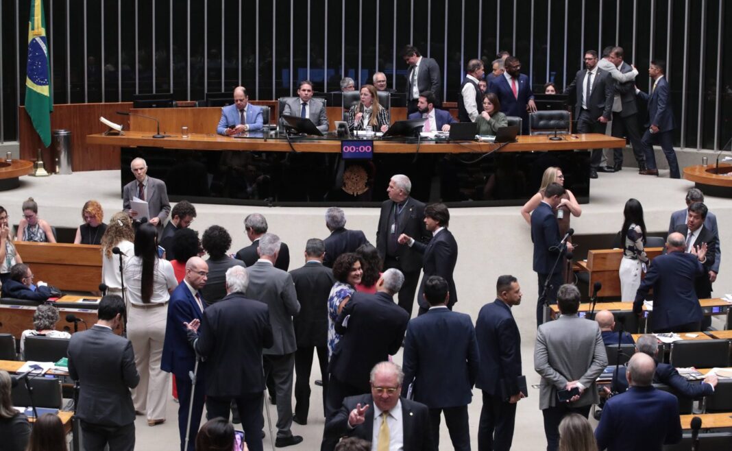 Bancada federal do RN vota unida a favor da PEC da Segurança Pública