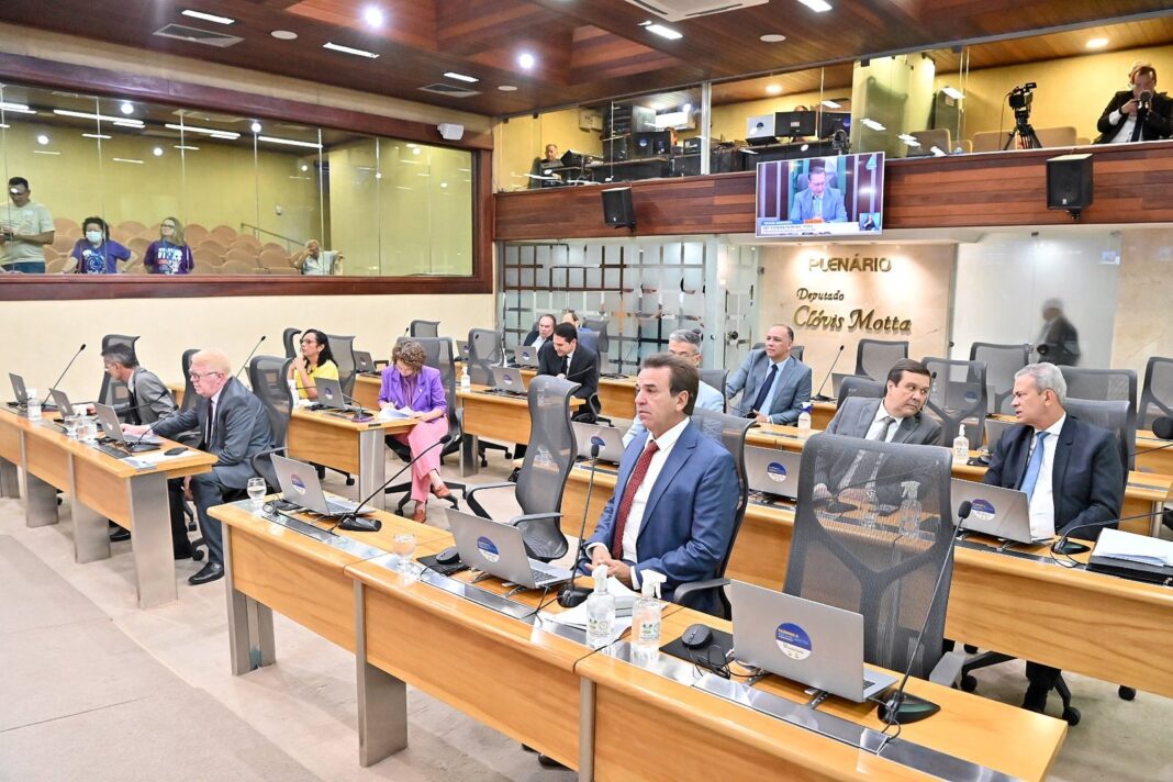 Janela partidária muda forças e amplia federação governista no RN